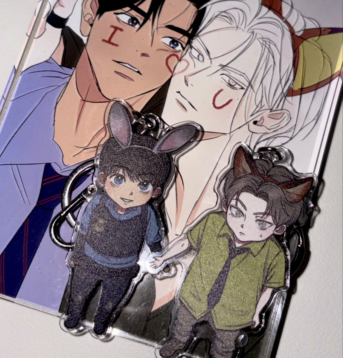 neogtra_'s tweet image. 저 잠깐 굿즈 자랑 좀 하겠습니다 … 너무 귀여워서 까자마자 잠깐 삼켰다가 뱉음 … 흑 키링 너무 예뻐요 초귀요미 키링 만들어주셔서 감사합니다🙇‍♀️🥹🫂(@on_tigerback )