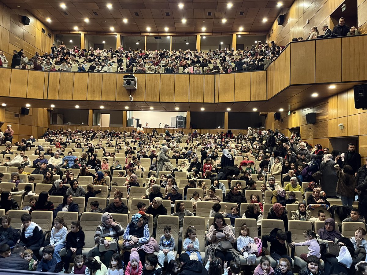 Hacivat ve Karagöz etkinliğimiz yoğun katılım ile gerçekleşti.. Bu yoğun ilgi için herkese Teşekkür ederiz..
10. yılımızda RİBEGEM ailesi olarak gençlerimizi her alanda geliştirmek, sosyal ve kültürel çalışmalarda aktif rol almalarını sağlamak için faaliyetlerine devam ediyoruz.