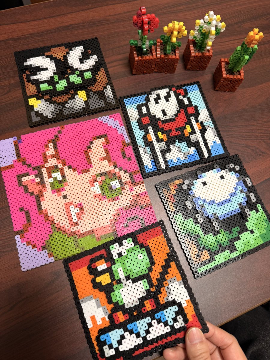 HAN_ABI_'s tweet image. 今日はあまひろさんとぽいちゃんに遊んでもらいました🙌
ヨッシーとお花たち見せてもらったし実際触らせてもらいました🌷あまひろさんにはマザーのおビーズ頂いてしまったからあーみさんのしりとコラボさせてみた🍑
美味しそうなものたくさんいただきまして感謝〜✨️