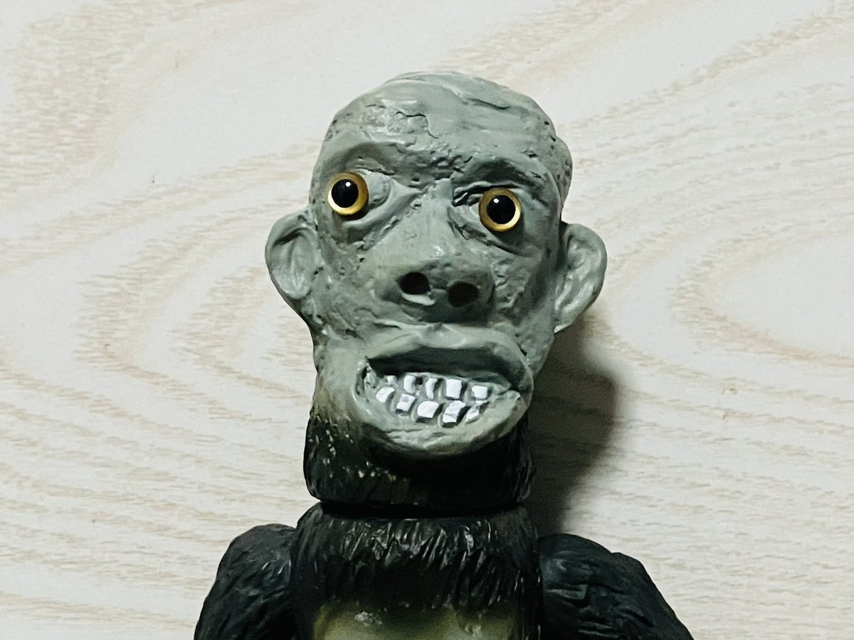 原人ポンゴリ（黒）＋チビゴリラ ブキヨウスタジオ ソフビ 未開封 ブキヨウスタジオさんより「ポンゴリ」です。 骸骨のような顔をした