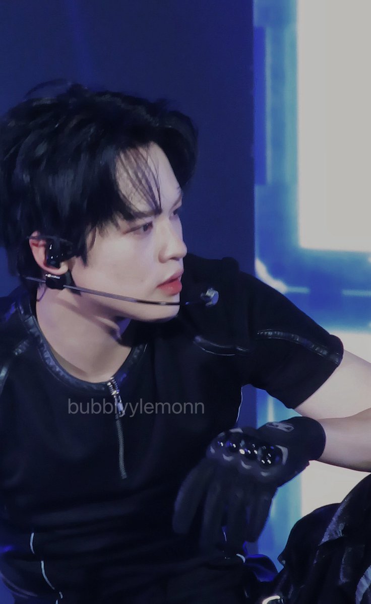 chenleveerse's tweet image. chenle is insanely unreal look at his face…