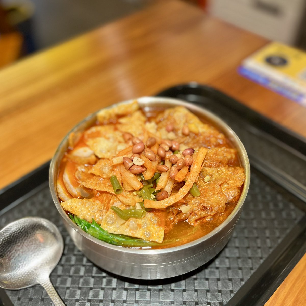 Ikero_Blog's tweet photo. 螺狮粉。タニシのダシの麺料理。辛さ選択できたので、辛くしてもらった。酸っぱ辛くて、酸っぱい野菜がほんのり臭くてうまい。中毒性があるタイプのうまさではないが、ユニークでまいうー。 https://t.co/7U1bdlATSj