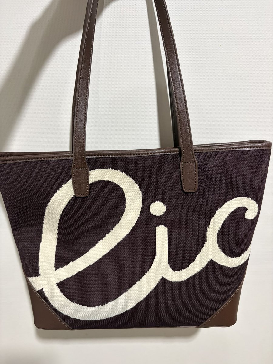 ttfavsm's tweet photo. 👜 ส่งต่อกระเป๋าแบรนด์ CICELLE สีน้ำตาล ทรงสวย จุของได้เยอะค่ะ 
‼️290 บาท รวมส่ง ‼️

💥 สนใจ dm ได้เลยนะคะ 

 #ส่งต่อคสอ #ส่งต่อกระเป๋า #ส่งต่อกระเป๋ามือสอง #ส่งต่อ #ส่งต่อเสื้อผ้า #ราคาถูก #กระเป๋า #ส่งต่อ #ส่งต่อเสื้อผ้ามือ2 #ส่งต่อรองเท้ามือสอง #เสื้���ผ้ามือ2 https://t.co/ZxnETzVCBs