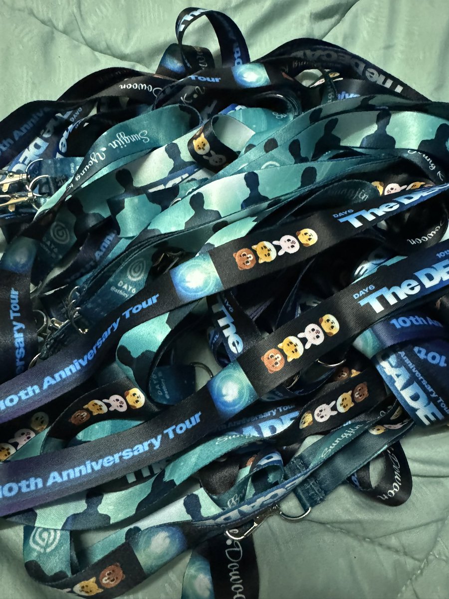 athiey_iii's tweet photo. prepared some lanyard freebies for #TheDECADEinKL #DAY6inKL 

Please like and retweet this post 😍😍😍

see u there, Myday!🍀 https://t.co/2uRV9Roz7X