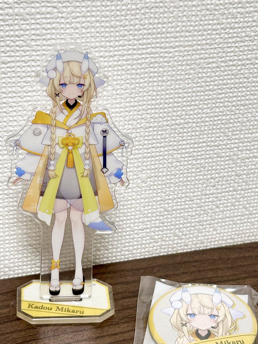 みかるんのアクスタと缶バッジ届いた！！！ #みかるんみて