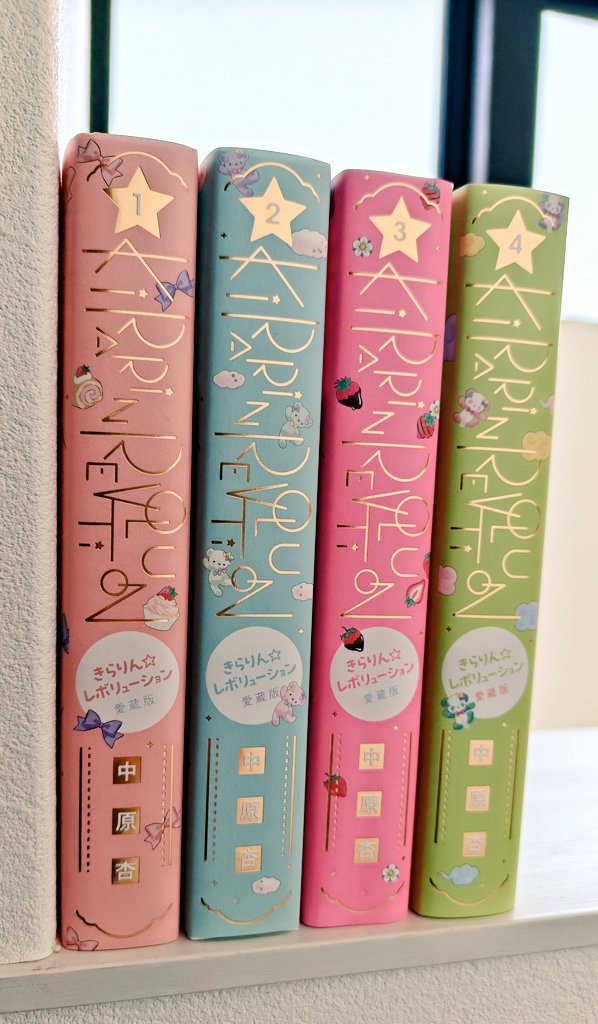 an_nakahara's tweet image. きらレボ愛蔵版の3巻と4巻がひと足先に届いたよ✨3巻の背景のピンクが可愛すぎる💖
1月26日発売だよ〜！