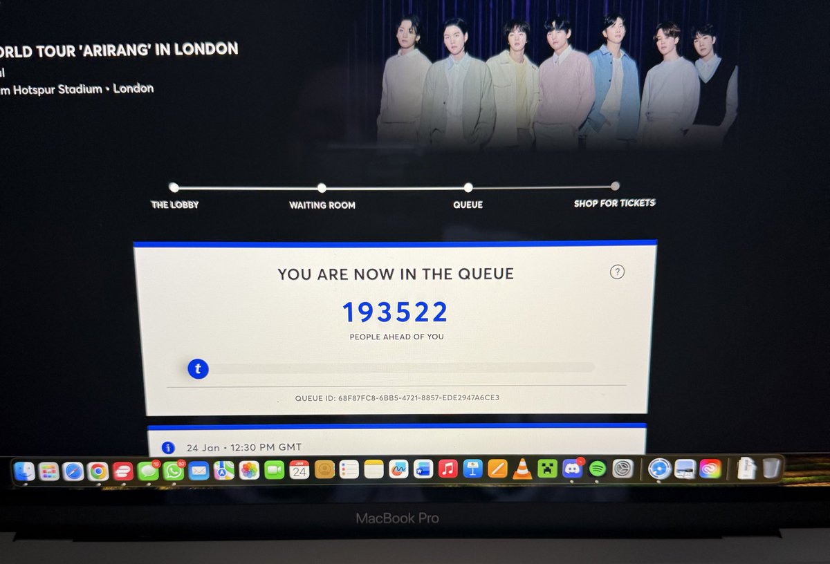 StarrySanrise's tweet photo. the queue for BTS London Tottenham day 2 alone is fucking insane 😭 https://t.co/KbrANzqbGd