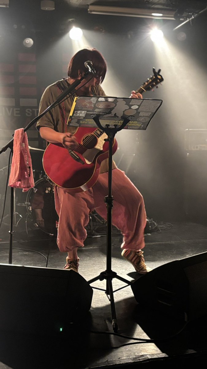 2026年Hitoshi Asahiya初め🔥

いや〜たぎったたぎった！吠え過ぎて声が枯れかけた！名曲「こっからだ」でヨシタさんと2人でチャラさんにbuffかけた🔥🔥
いつも熱いエールをありがとうございます✨