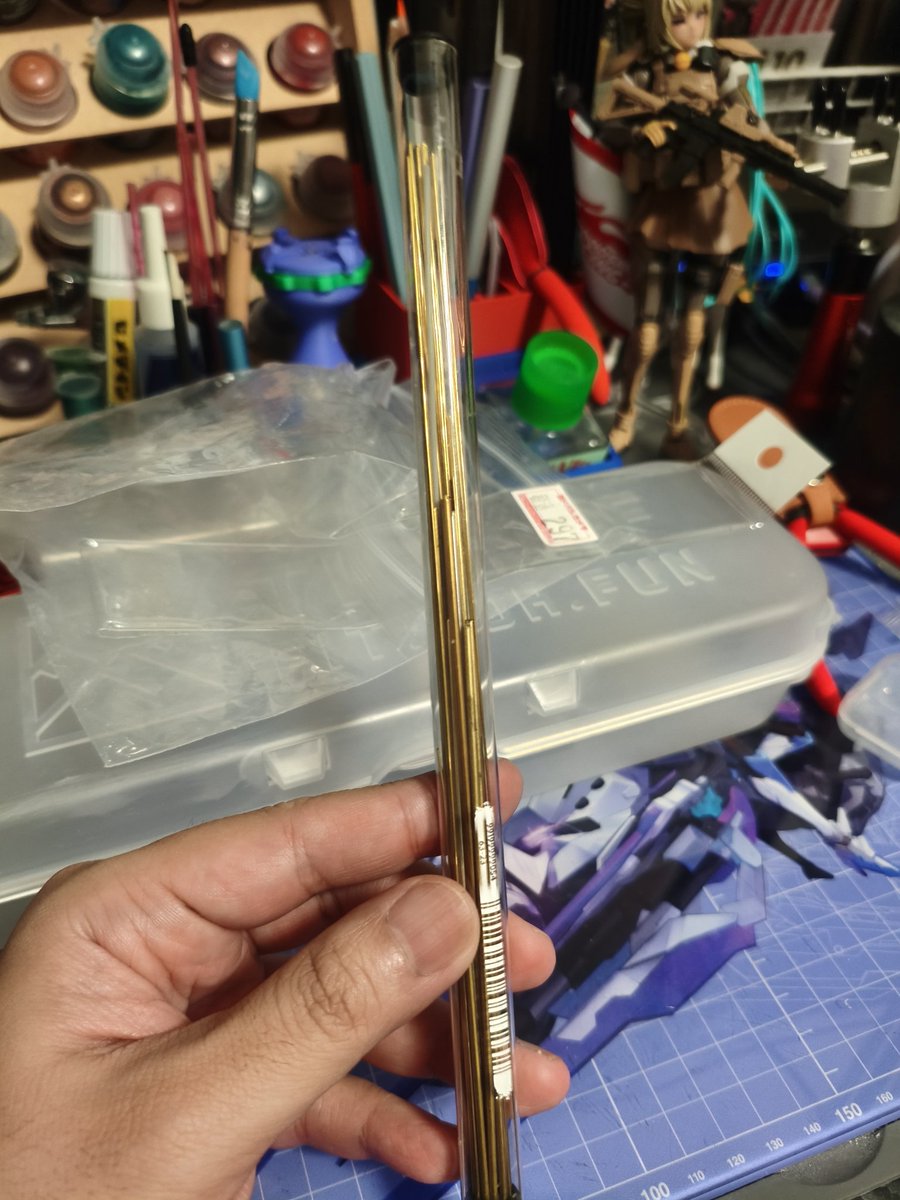 真鍮線持っていく時にCitadelとか高い筆買った時のケースが重宝する🤗

通気孔はスポンジヤスリで塞いだ😊