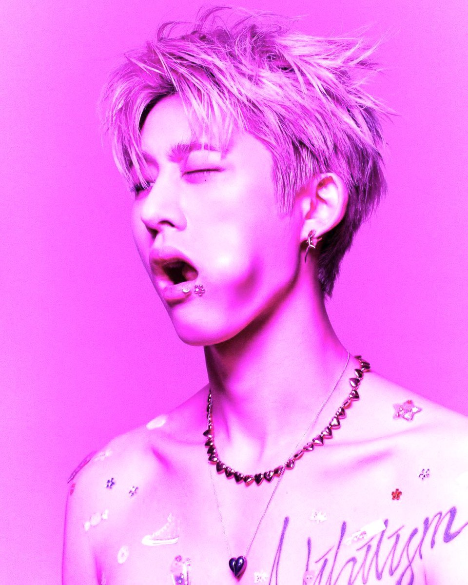 131RapperBI's tweet image. this hanbin with stickers in this hairstyle in this pink light

#비아이 #HANBIN #BI #NUMERO