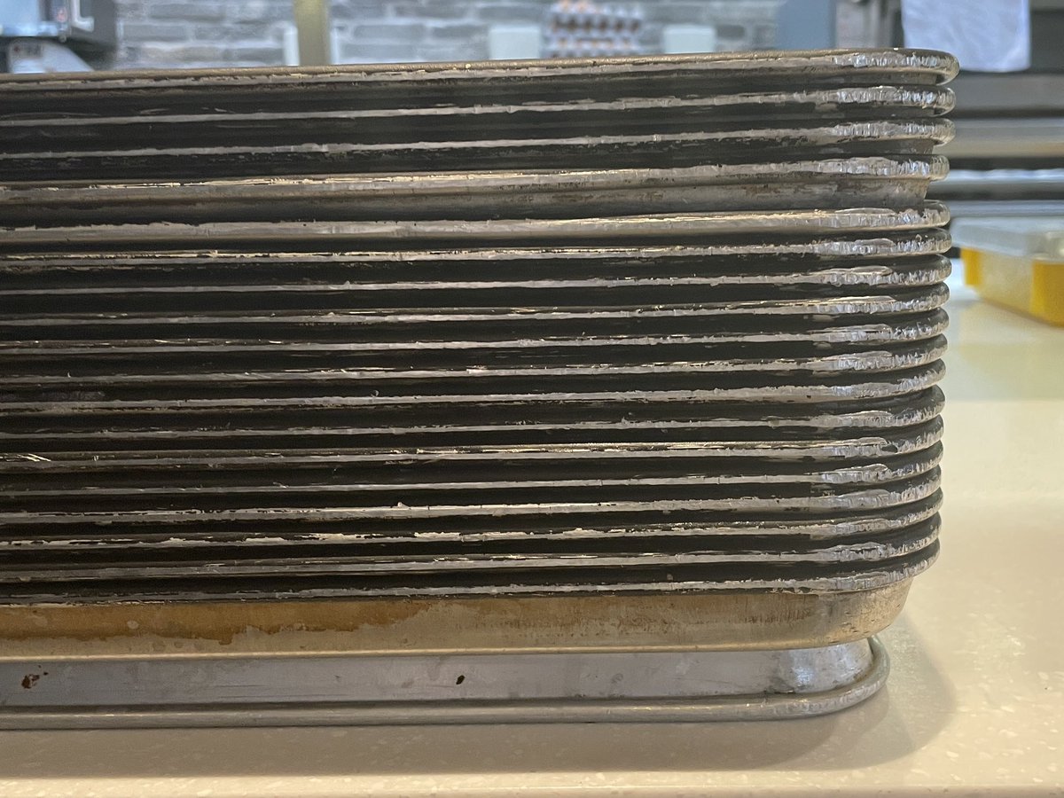 ddalgiiiigeul's tweet image. ✨여러 직업을 가졌던 사람🔥✨

은 접니다!!!

저는 졸업하고 비슷한 직업을 가진 적이 별로 없어요. 전공 살린 일도 해보고, CS 관리직, 바리스타, 제과/제빵 자격증 따서 빵집에서 일도 했었어요. 사실 제일 하고 싶던 일이 제과/제빵이었는데 일하고 얼마지나지 않아서 습진이 정~말 심하게…