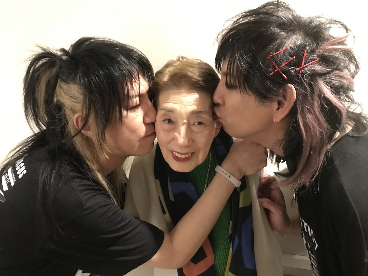 東海林のり子さん

ありがとうございました！

泣いてくださっていたと聞いて、ああ魂と身体削ってやってるかいがあったなと思える２DAYSでした

これからもライブいらしてください

これからも長生きしてください

沢山のパワーを頂きました

#東海林のり子
#FANTASTICCIRCUS
#FANATICCRISIS