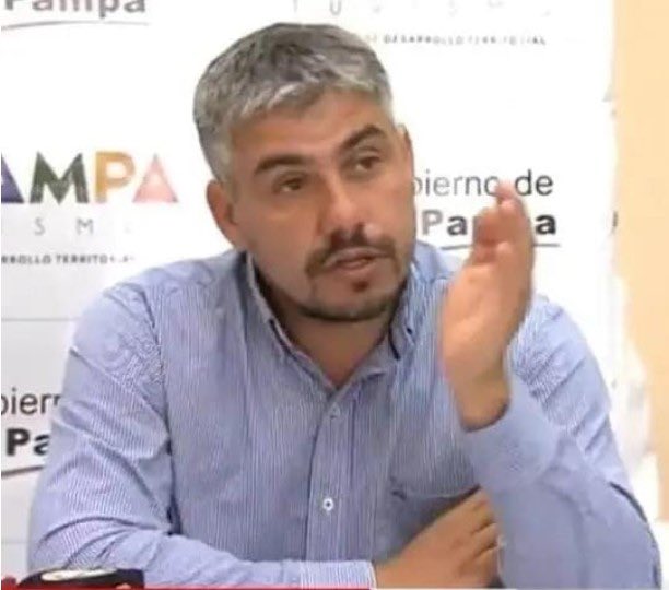 Mi más profundo pesar por el fallecimiento del intendente de Quehué, Nazareno Cruz Otamendi.

Acompañamos con respeto y solidaridad a su familia, a sus afectos y a toda la comunidad de Quehué, que atraviesa hoy un momento de profundo dolor.

En nombre del Gobierno de La Pampa,