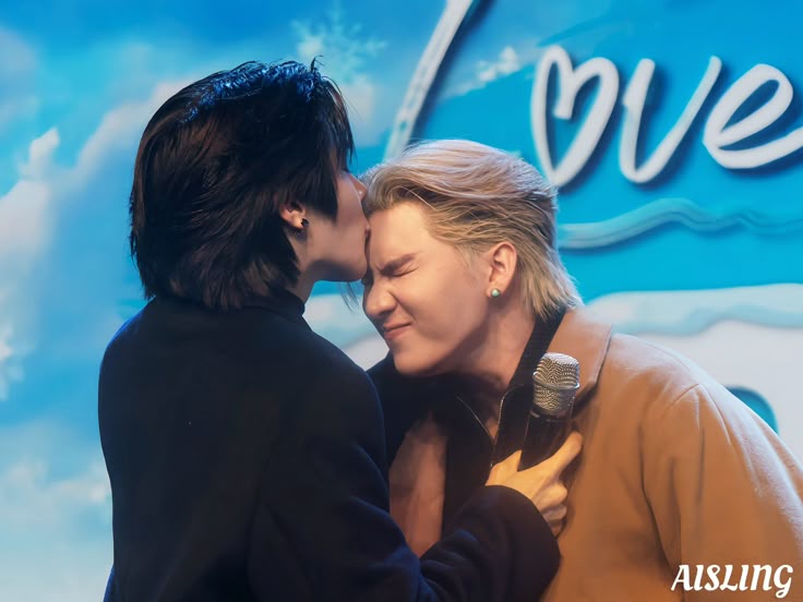 lamiartist's tweet image. Peat and his gentle head kisses

PEATCHY WITH PEAT
#PEATCHYDAY