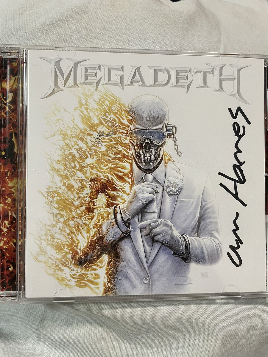 MEGADETH拝聴しております🤘🏾
最後のアルバムだと思うと淋しいし以前のような荒々しさはないけど、最後までMEGADETHらしさ全開です
来日してくれることを切に願います