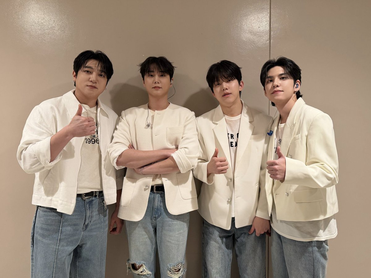 day6official's tweet image. [ #DAY6_BEHIND ]

DAY6 10th Anniversary &amp;lt;The DECADE&amp;gt; in #MANILA 

My Day의 열기로 가득했던 이 밤 ❤️‍🔥
Walang uuwi 🏠

=

This night was filled with My Day’s energy ❤️‍🔥
Walang uuwi 🏠

#DAY6 #데이식스
#The_DECADE
#DAY6_10th_Anniversary