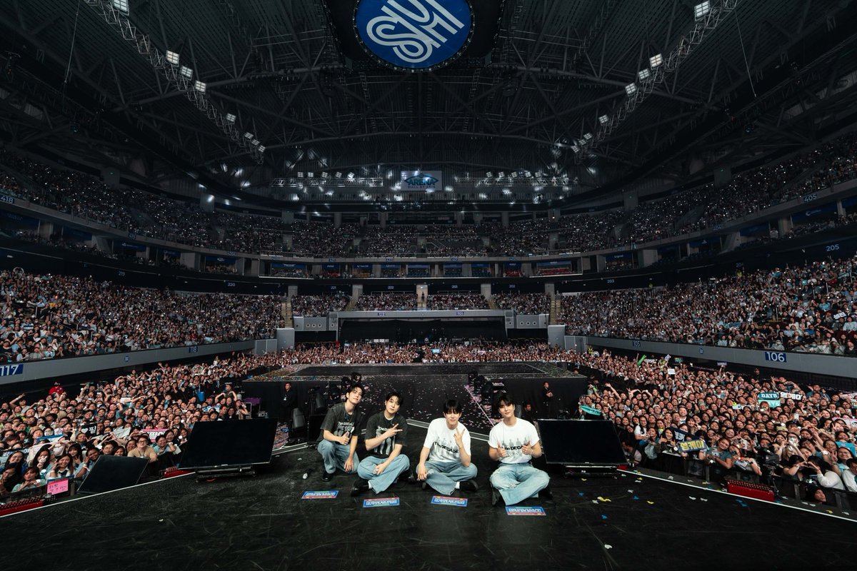 day6official's tweet image. [ #DAY6_BEHIND ]

DAY6 10th Anniversary &amp;lt;The DECADE&amp;gt; in #MANILA

My Day와 함께 걷는 모든 길이 빛나✨

=

Every path with My Day shines✨

#DAY6 #데이식스
#The_DECADE
#DAY6_10th_Anniversary