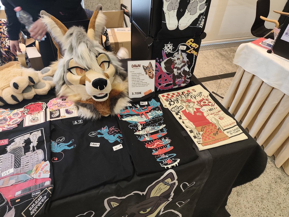 TARU Apparel 🔜 Furizon tweet media