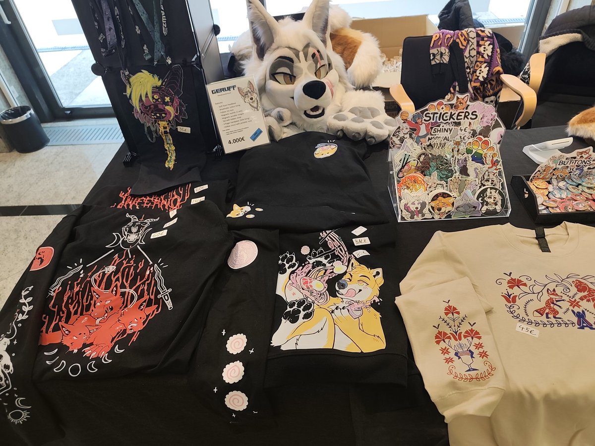 TARU Apparel 🔜 Furizon tweet media