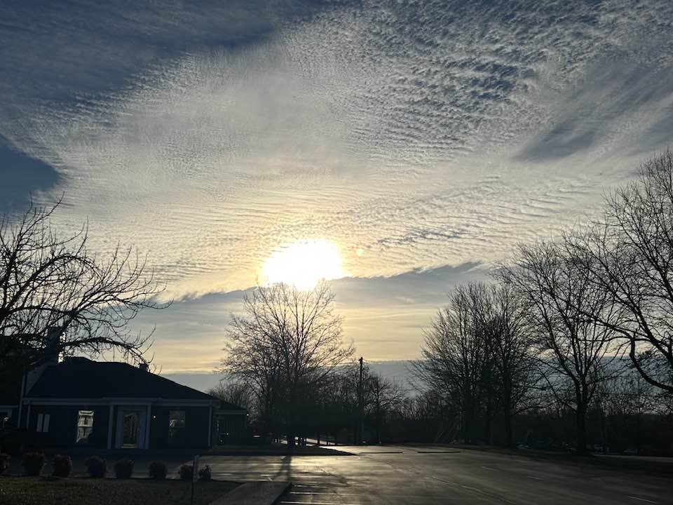 Mysongshari's tweet photo. #thisiswhattheywerehidingyesterday #fb #creditto #sunmoonstars #thesearemycaptures #nashville #Iknewtheywerehidingsomethingbig:) #Ivecaughtthisobjectmanytimes #lookup https://t.co/CBRrL4gIxo