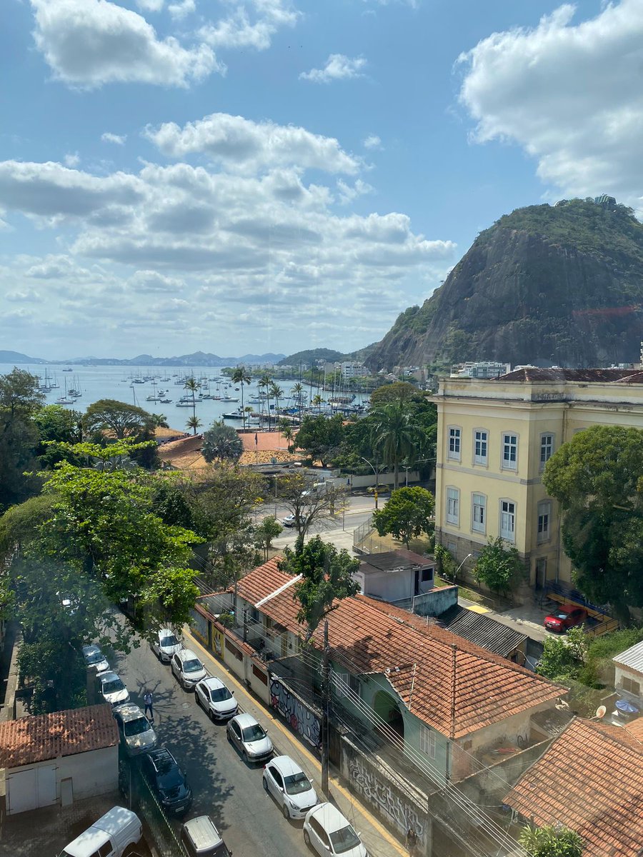 AAAFP_UNIRIO's tweet photo. Futuros calouros, essa vai ser a visão de vocês quando estiverem na Enfermagem UNIRIO ❤️ https://t.co/xsfXvkSSuO