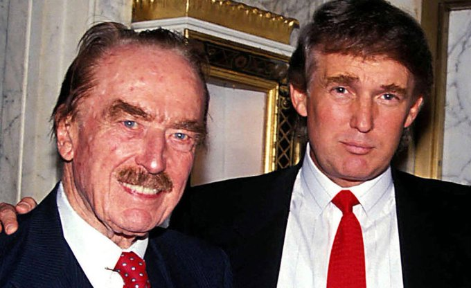 En la década de 1990, el padre de Donald Trump, Fred Trump, comenzó a sufrir la enfermedad de Alzheimer.  Para controlar su obsesión por trabajar y evitar que tomara decisiones desastrosas para la empresa, la familia montó un "teatro del trabajo": Fred Trump seguía yendo a su
