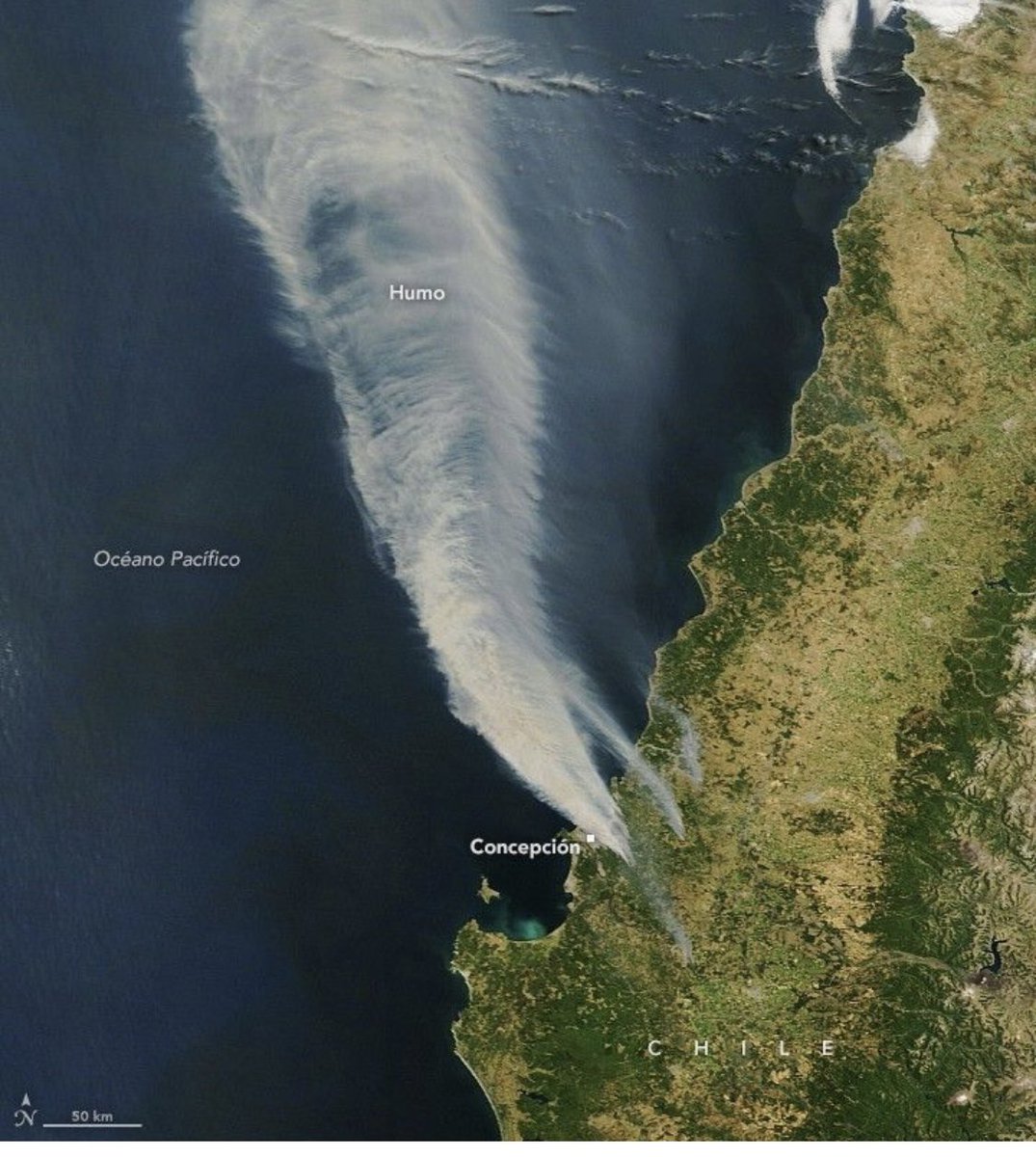 En Chile incendios forestales continúan con 12 focos, 21 fallecidos, 30.000 Ha. consumidas, 50.000 evacuados y 817 viviendas destruidas. Foto Solidaridad desde: <a href="/GobValle/">Gobernación Valle del Cauca</a> <a href="/GestionRiesgoVa/">Gestión del Riesgo</a> <a href="/DilianFrancisca/">Dilian Francisca T.</a> <a href="/BomberosCali119/">Bomberos Voluntarios de Cali</a> con Chilenos, <a href="/GobiernodeChile/">Gobierno de Chile</a> <a href="/echilecolombia/">Embajada de Chile en Colombia 🇨🇱</a> <a href="/Senapred/">SENAPRED</a>