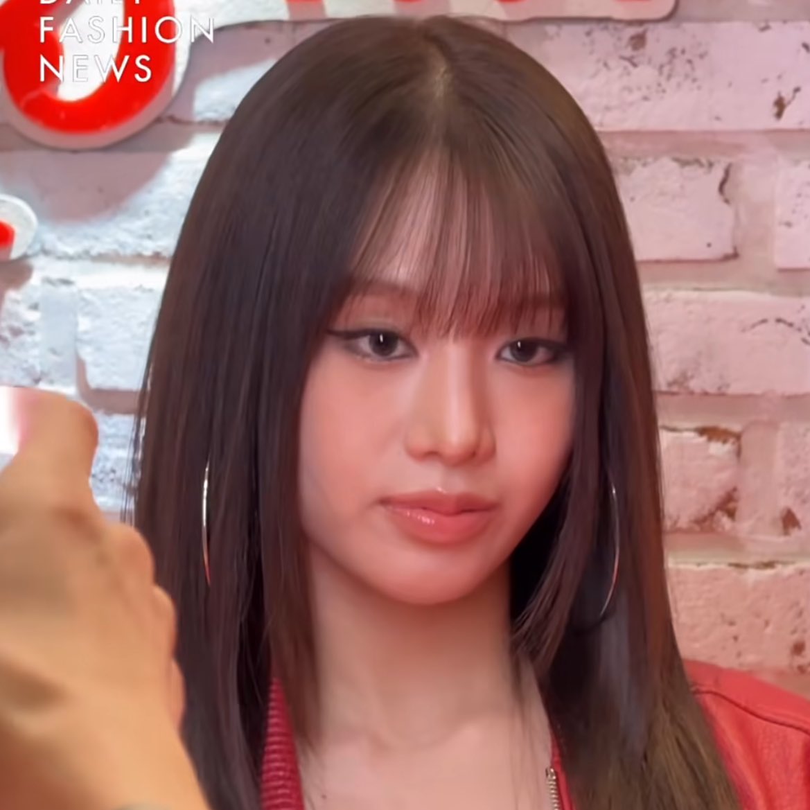 Gamerxgod_'s tweet image. นัตตี้ชีเล่าในบับเบิ้ลว่า ชีเบวจู่ๆก็ทักคาทกมา บอกว่า “ลุคนี้ดีมาก สวยที่สุดเท่าที่เคยเห็นมาเลย ให้ที่1เลย ทำเมคอัพแบบนี้ต่อไปนะ” นัตตี้บอกว่าครั้งแรกเลย รู้สึกดีชีเบวชมเลยมาเล่าให้ฟัง555555 ตี้เบวถึงจะตีกันบ่อยแต่ก็รักกันมากน่ะ