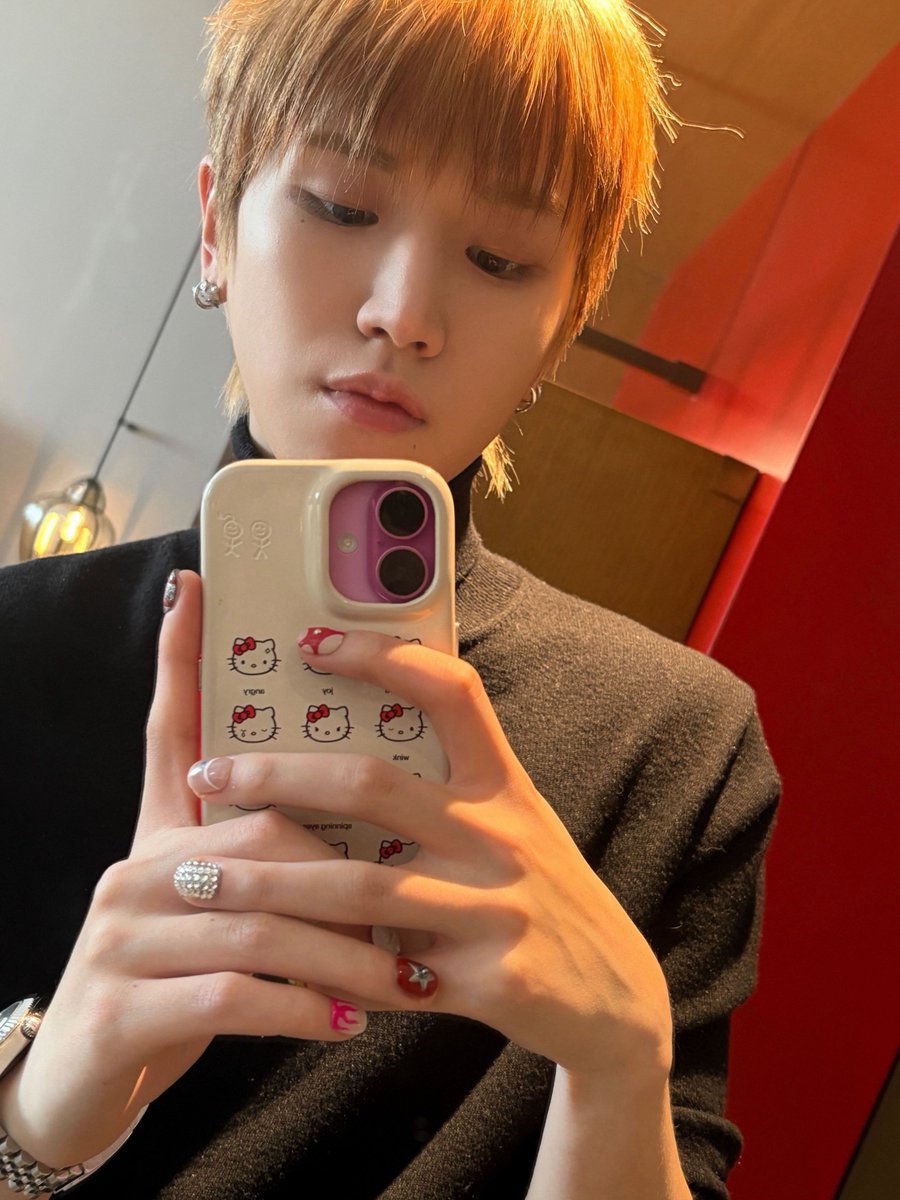 wave_rew's tweet image. 머리색 때문에 과거 사진 파묘하다가 밝혀지니까 바로 네 장이나 들고 오는 리우님 어떻게 안 좋아해요? 일단 전 불가능 오늘 목티에 시계에 깔끔한 음영 화장까지 아름다워서 말을 잃었습니다