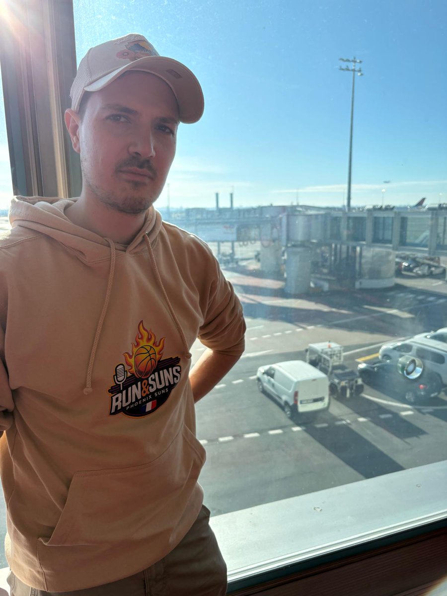 RunSuns00005's tweet image. C'est l'heure du départ les gars direction Phoenix Arizona 🏜️☀️
Mon rêve de gosse se réalise 🏀🔥

Je vais vous faire profiter un maximum de mon voyage, je vais voir 3 matchs en plus ( Booker blessé la mort 😅)
A très vite la team Suns😁
Let's go Phoenix 🏜️
@Suns #phoenixsuns