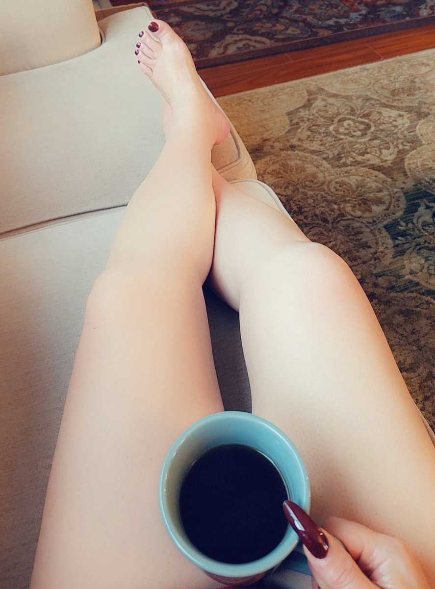 The weather may be cold but the coffee is always hot 💋☕️