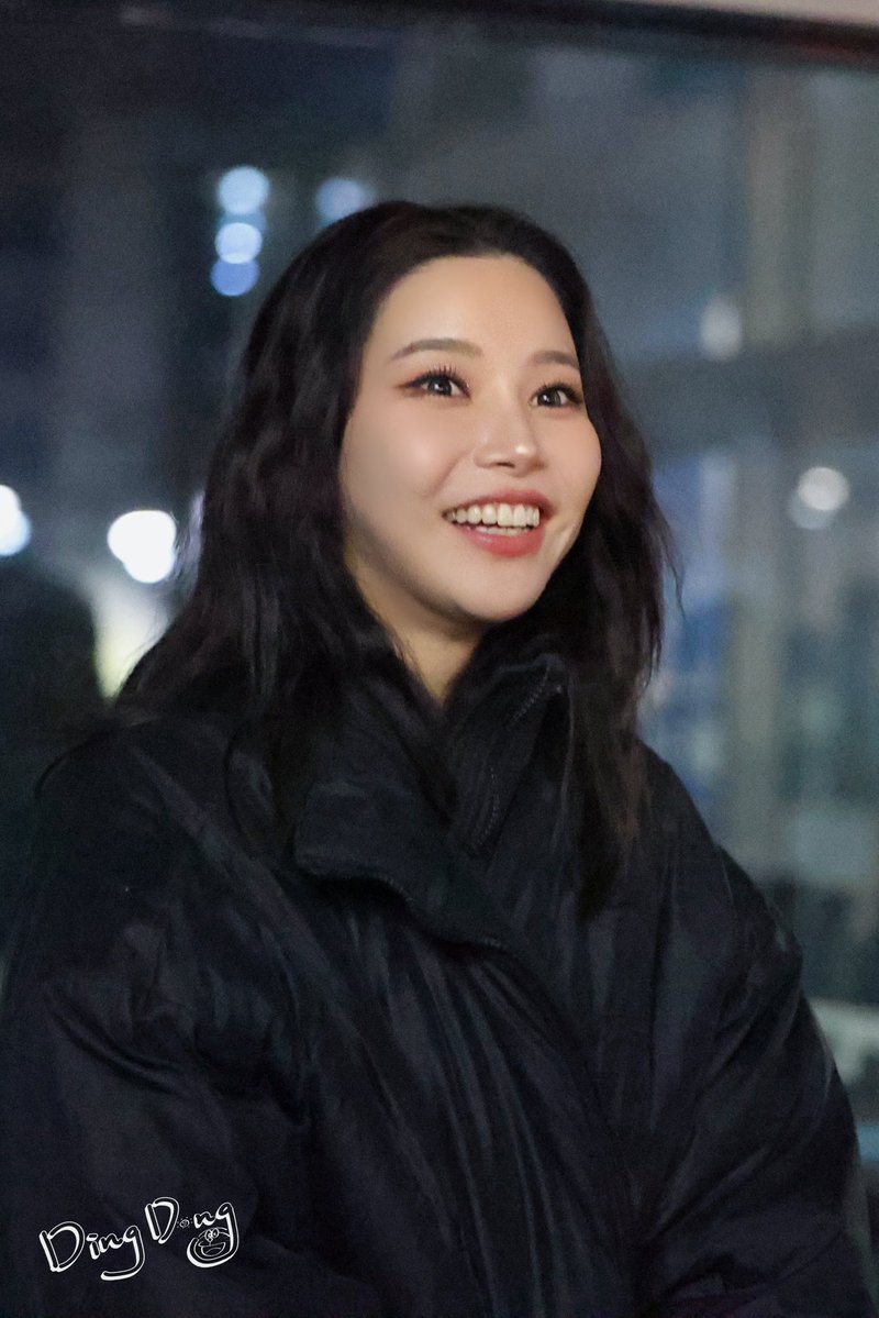 260124 솔가  퇴근길   

臉頰肉好可愛😍😍😍

#마마무 #Solar
#SUGAR #슈가