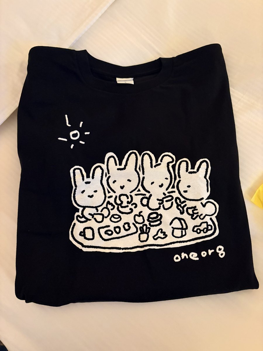 紀伊國屋ホールで#️⃣ママごと
観劇。いやー面白かった！
えっ？えっ？とみんなの隠し事が次々バレていく。安達忍さんのあゆママのふっきれた演技さすが。声好きだなぁ❣️人にやさしくの頃から見てた須田健太さん、佐藤B作さんや皆さん上手くて笑わせてもらった。矢部太郎さんのTシャツかわいくて購入❣️