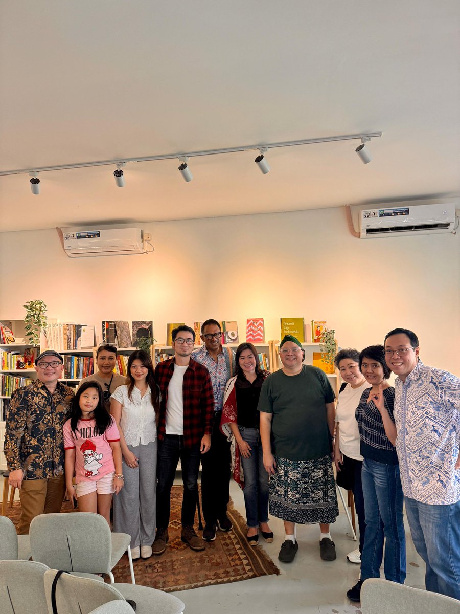 Sesi Indikasi Geografis ini menjawab banyak pertanyaan kami! Sering-sering bikin sharing bermanfaat kaya gini🔥

Terima kasih @komunitasjalansutra <a href="/barasupercook/">Bara R. Pattiradjawane</a>  <a href="/itsharnaz/">HarnazBukuNasgor</a> @ragil_imam_wibowo <a href="/lidiatanod/">Lidia Tanod</a> @atelier_rasa.id <a href="/meibatubara/">Mei Batubara</a>