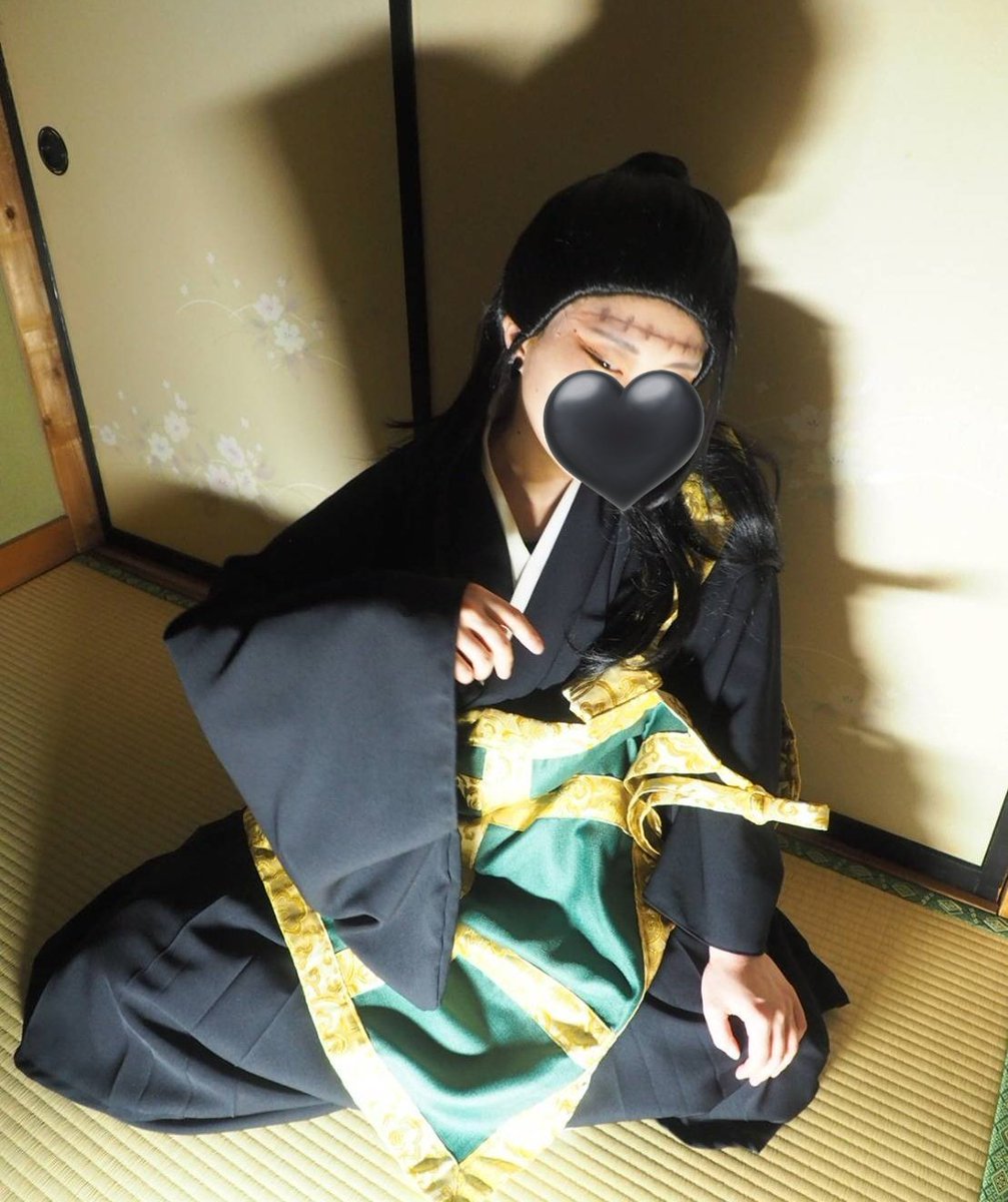 yuzuspatya's tweet photo. 嫁の羂索コス
衣装はほぼ全て嫁の自作　
獄門疆は私の自作
夫婦の協働制作です

#呪術廻戦
#MGAing https://t.co/8rAd8GuWUu
