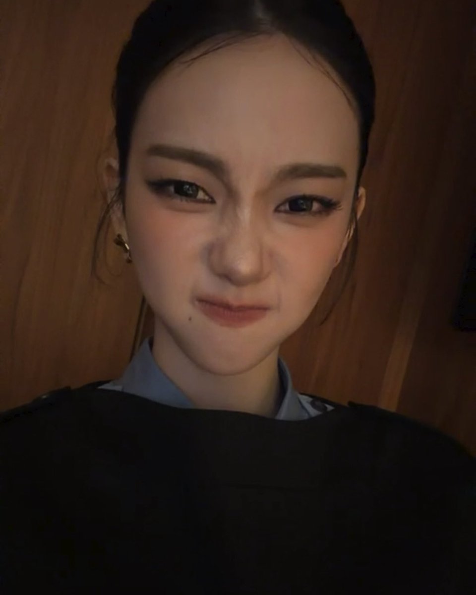 patamaii's tweet image. แล้วผู้หญิงคนนี้ก็หายไปพร้อมกับป๊อกกาแลตดูไบ