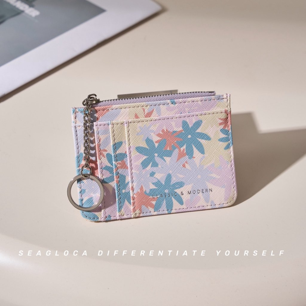 ZulafiqRogingon's tweet image. 1st time aku rasa tertarik dengan corak card holder ni.

Nasib baik for women👩🏻‍🦰✌🏻