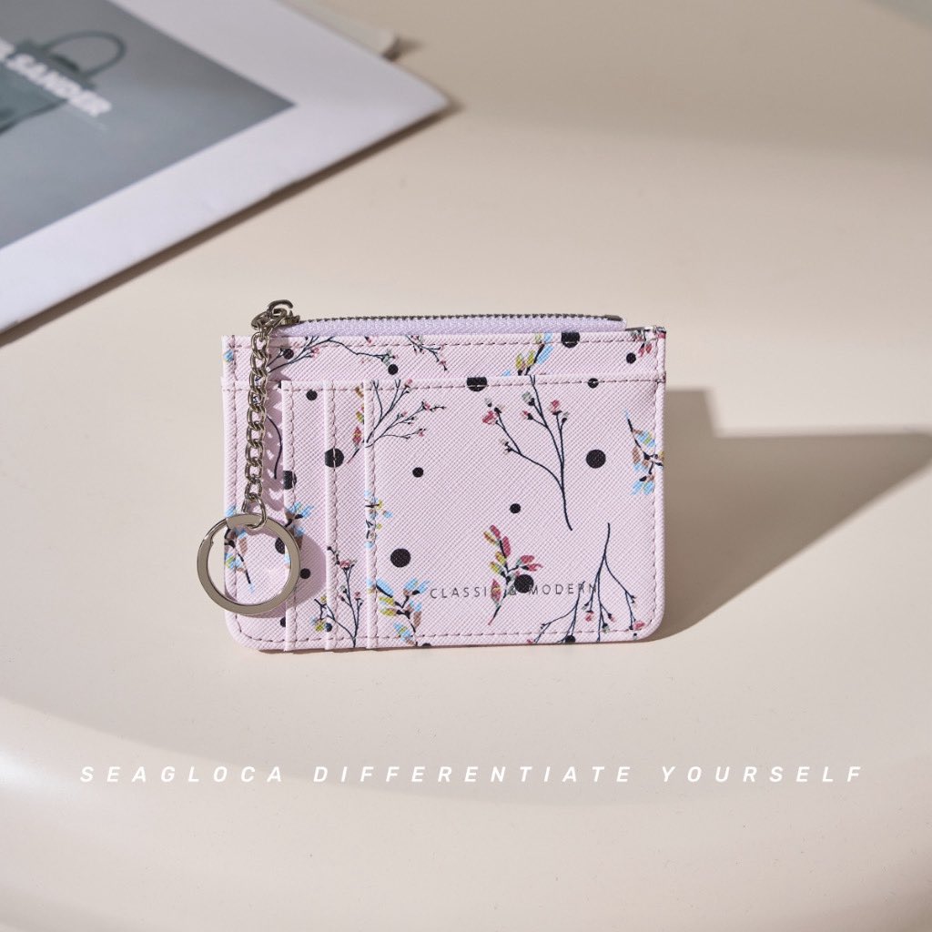 ZulafiqRogingon's tweet image. 1st time aku rasa tertarik dengan corak card holder ni.

Nasib baik for women👩🏻‍🦰✌🏻