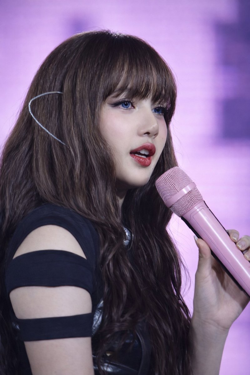 PopKmmm68917's tweet image. #LISA today in hongkong