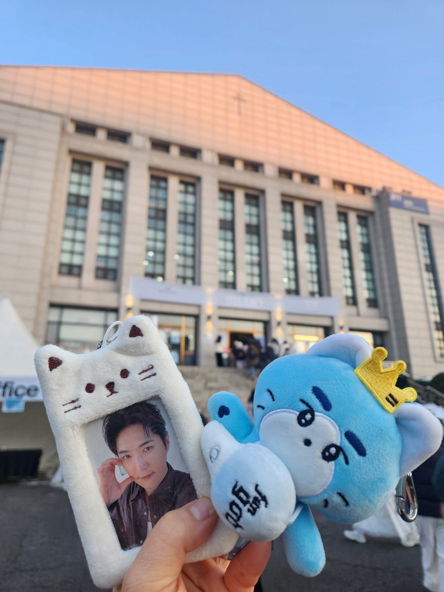 berykim07's tweet photo. 오늘 생각보다 덜 추워서 좋아쓰
럽럽럽이랑 사랑합니다 진짜 너무 좋았잖아
갈수록 노래를 너무 잘 해🥹
항상 노력하고 또 잘하는 셋째오빠가 대견하고 자랑스러워서 행복함.
오늘도 즐거웠어요. 올해도 잘 부탁해요🩵 https://t.co/TFGLe9qOWk