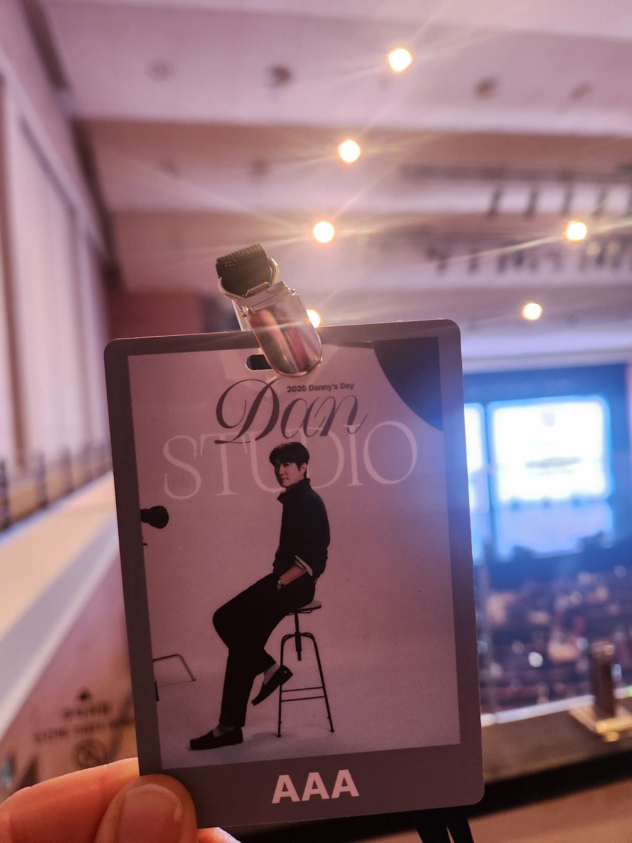 berykim07's tweet photo. 오늘 생각보다 덜 추워서 좋아쓰
럽럽럽이랑 사랑합니다 진짜 너무 좋았잖아
갈수록 노래를 너무 잘 해🥹
항상 노력하고 또 잘하는 셋째오빠가 대견하고 자랑스러워서 행복함.
오늘도 즐거웠어요. 올해도 잘 부탁해요🩵 https://t.co/TFGLe9qOWk
