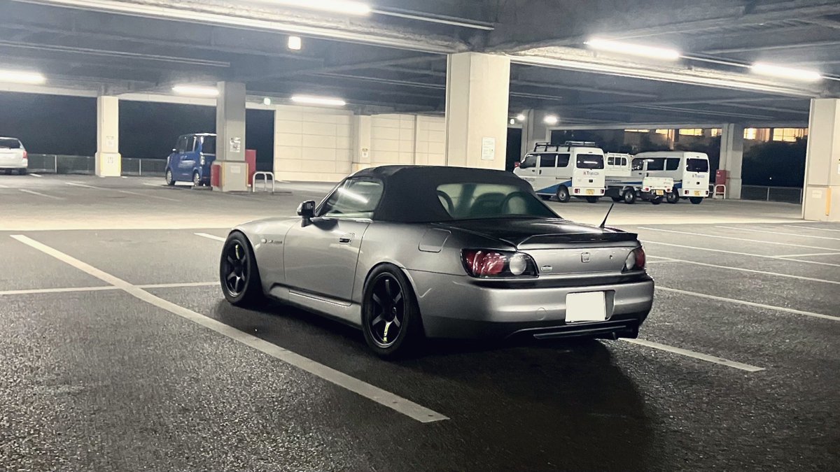 こういう夜でも出入りOKで照明ついてる場所で写真とか動画撮ってみたさある