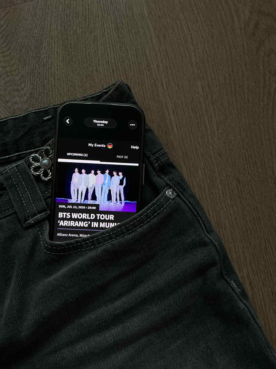 left pocket:                              right pocket: