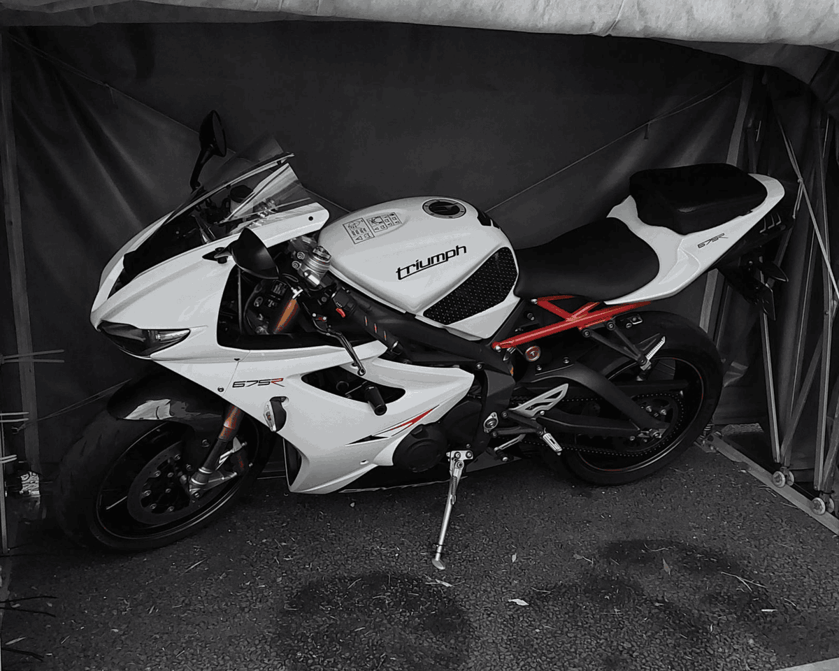 jidoushatounan's tweet photo. 【バイク盗難情報】トライアンフ デイトナ675R

日時：2026年1月22日19:00〜1月23日8:00の間
被害場所：千葉県柏市
ナンバー：3891
特徴：Michelinタイヤ、フロント社外ローター、レーシングスクリーン（クリア）、dominoグリップ（黒/赤）他詳細ページ参照

オーナーコメント：外観はほぼノーマルでとても気に入っていた バイクです。よろしくお願いいたします。

詳細URLと拡散用動画はリプ欄です
フォロー＆拡散のご協力をお願いします！

#拡散希望
#RT希望
@Tts675rShou