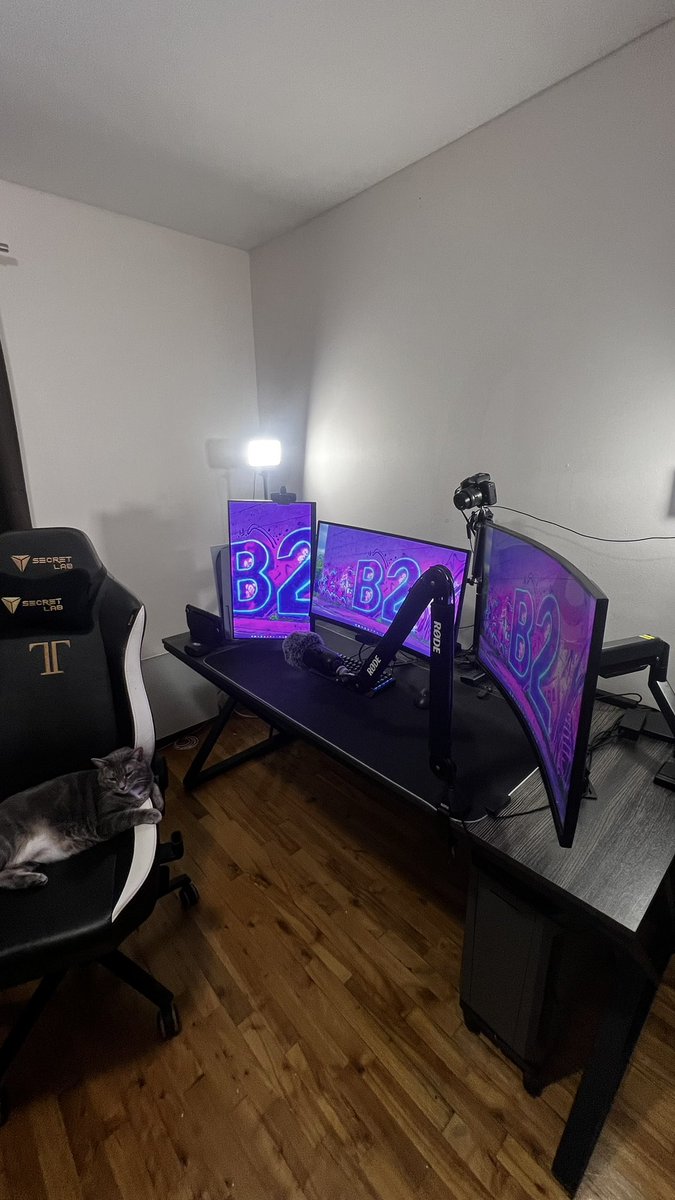 M8 Baptwo tweet media