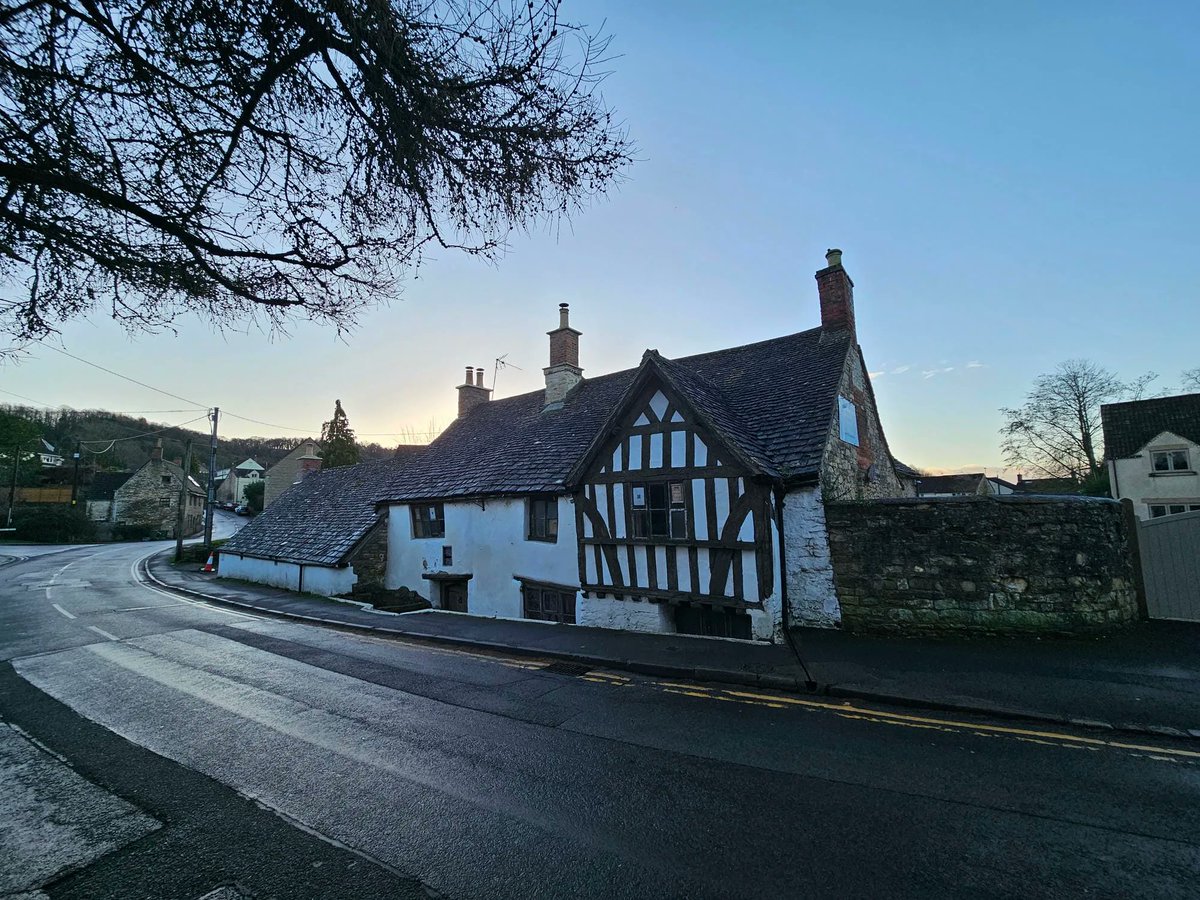 RJonTourUK tweet media