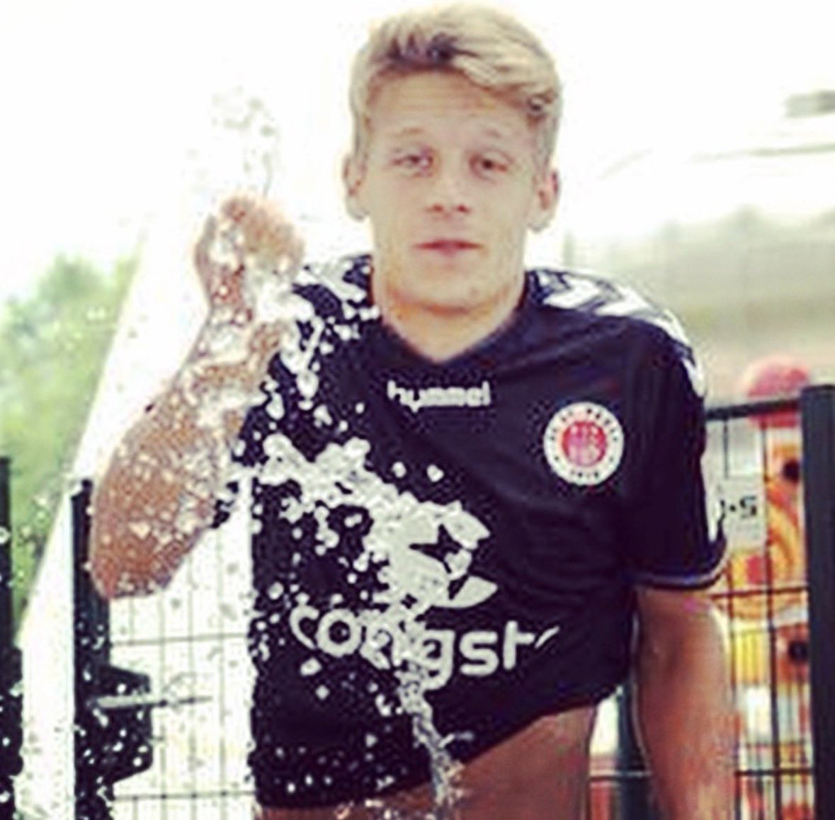 icedoutcj's tweet photo. Ich vorm Endgerät grade https://t.co/a4zMEQmxKT