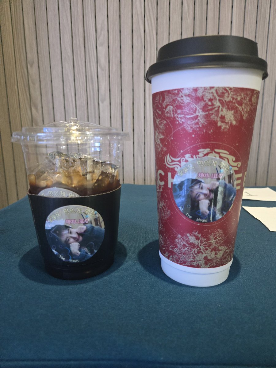 AllTheMagic0111's tweet image. 2026 이채연 우한 팬미팅
𝔸𝕝𝕝 𝕋𝕙𝕖 𝕄𝕒𝕘𝕚𝕔서포트❺
음료 서포트
바왕차희 밀크티 20잔
스타벅스 아이스 아메리카노 10잔
모두 행복한 시간을 보내셨길 바라요!
다음에 또 만나요!🤍

#이채연 #LEECHAEYEON
#李彩演 #イチェヨン 
#李彩演武汉见面会