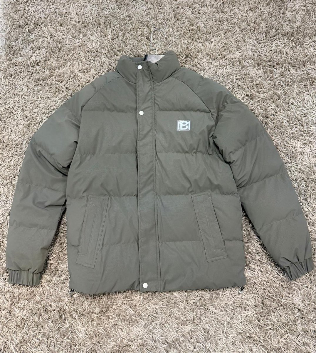 معايا جواكت حلوة وجميلة والله ب١٥٠٠ جنيه بدل ١٧٠٠ متاح مقاسات لحد XXL ومتاح شحن 
هحط في الريبلايز فيديو مبين تفاصيل الجاكيت اكتر لو خد حابب يشوف.. استأذنكم تعملوا ريتويت عشان الريتش عندي صفررررر 😭