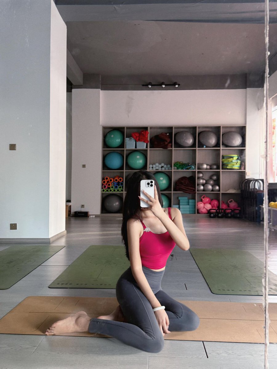 simimiako's tweet image. I like yoga because it helps me relax, relieve stress, and make me feel more balanced. Meanwhile, yoga has also enabled me to consciously connect with my body and soul